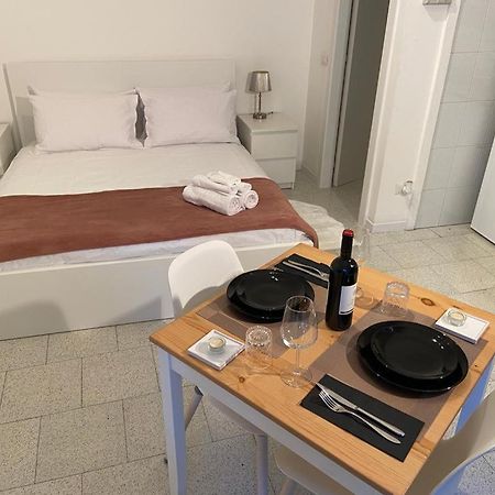Navigli'S Studio Apartment Milan Bagian luar foto